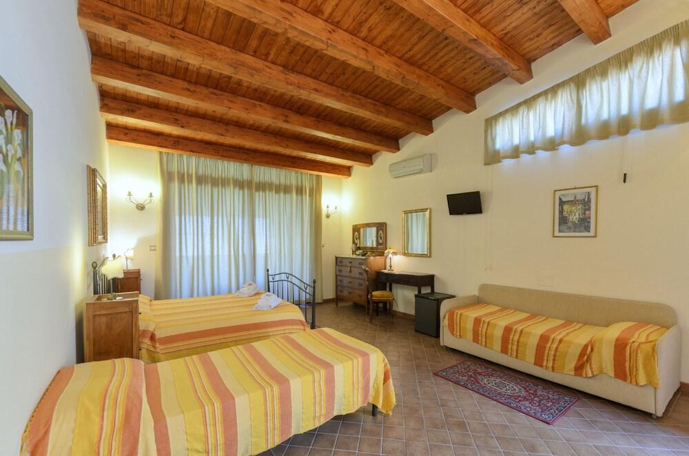 Nonna Germina Locazione Turistica Villa รอคคาลูเมรา ภายนอก รูปภาพ
